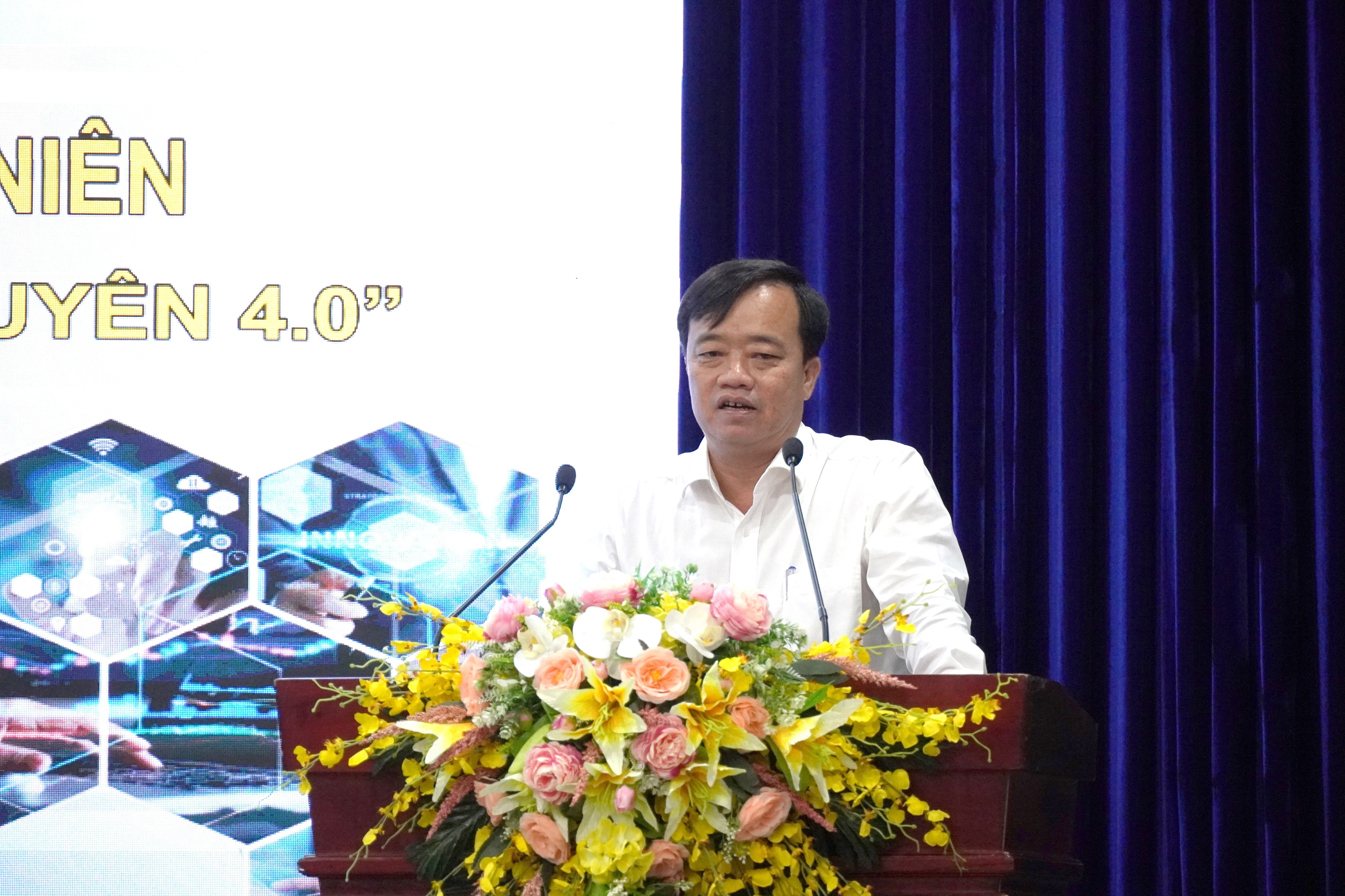 Đồng chí Huỳnh Quốc Việt, Ủy viên dự khuyết Trung ương Đảng, Phó Bí thư Tỉnh ủy, Chủ tịch UBND tỉnh phát biểu tại Chương trình đối thoại.